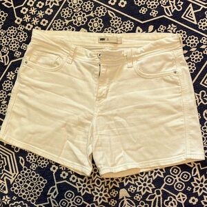 Levi’s size 8 white shorts